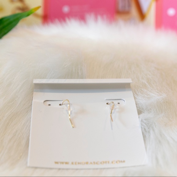 KENDRA SCOTT - Sophia Drop Earrings In Gold - Picture 2 of 4